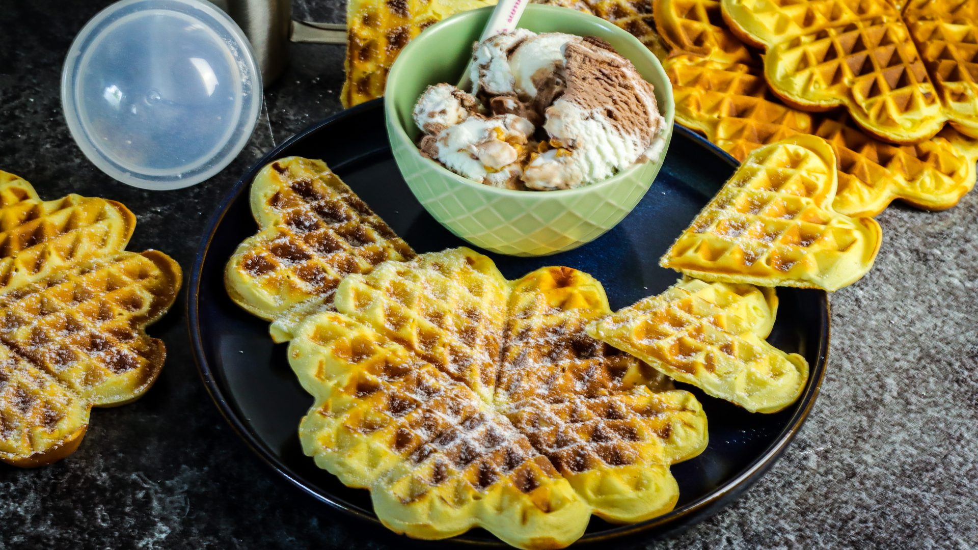 Knusprige Waffeln ganz einfach - Rezeptliebe by Claudia