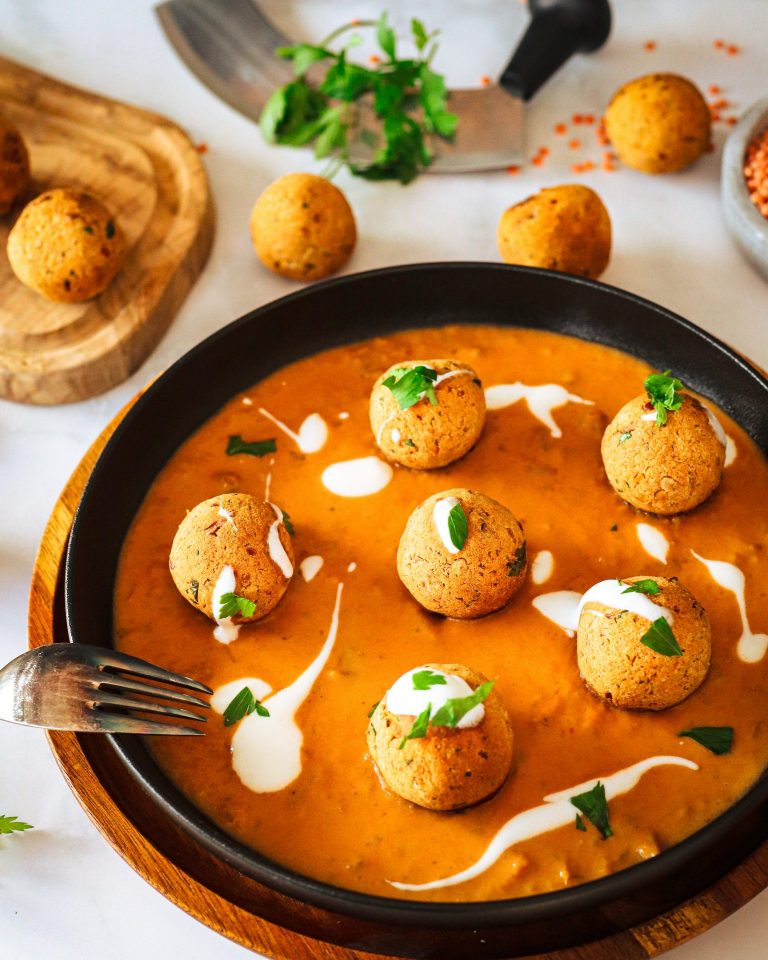 Linsenfalafeln mit Tomatencreme - Gesund &amp; Vegan - Rezeptliebe by Claudia
